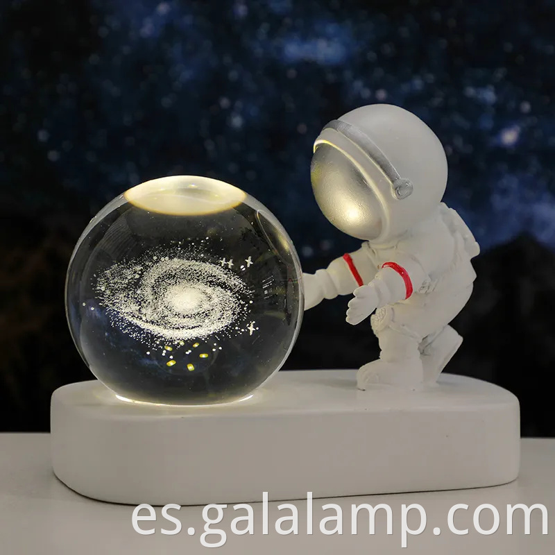 Astronauta, luz de noche estrellada, bola de cristal, base luminosa